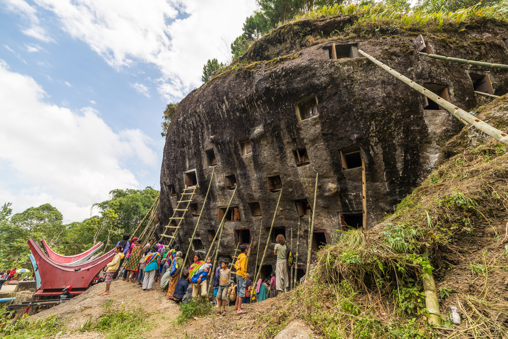 tana-toraja-rytual-otwierania-grobow.jpg